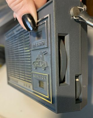 Vintage Portable Pocket REALISTIC PATROLMAN MW/VHF AM SOLID STATE RADIO 2