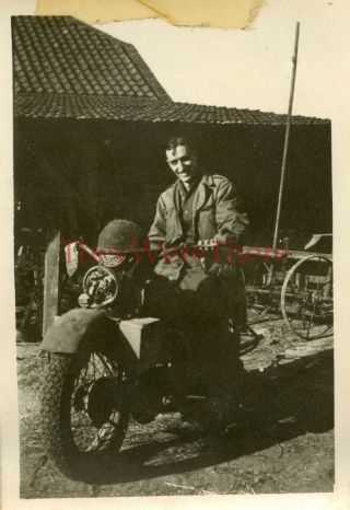 Wwii Photo - 30th Infantry Division - Us Gi Seated On Army Motorcycle