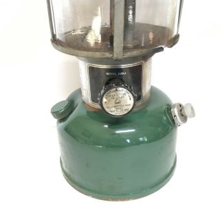 Vintage 1977 Coleman 220J Two Mantle Gas Lantern Pyrex Glass 220E5891 8 - 77 2