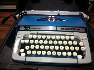Smith - Corona Classic 12 Portable Typewriter W/case Key Cnd Very