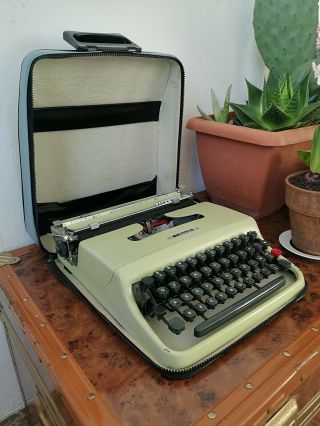 Olivetti Lettera 22 Green Portable Typewriter,  Case,  Ribbon 50s Italy Moma