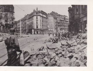 Wwii Photo Us Gi Patrol Clearing Bombed Ruins Of 1945 German City 108