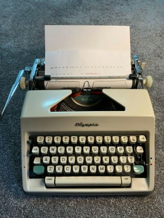 Olympia 1967 Sm9 Deluxe Typewriter With Case Made In Western Germany