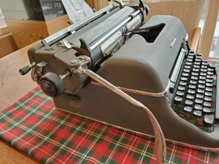 Olympia Sg1 De Luxe Typewriter - 1954 - Needs Work