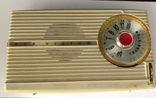 Vintage Rca Victor 8 - Bt - 8je Transister Radio In Leather Case