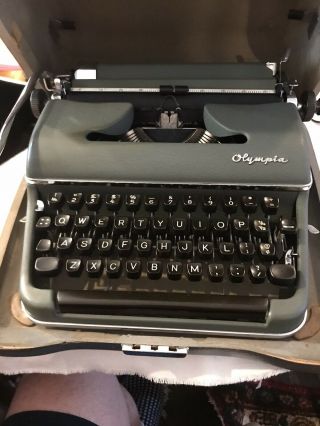 Vintage Olympia Werke Ag West Germany Portable Typewriter In Hard Case,
