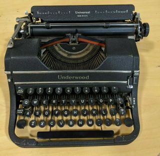 Vintage Underwood Universal Portable Typewrite W/ Carrying Case F1777402