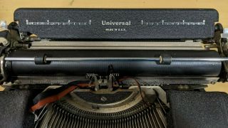 Vintage Underwood Universal Portable Typewrite w/ Carrying Case F1777402 3