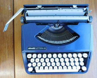 Vintage Olivetti Lettera 82 Portable Typewriter Serial 8927540