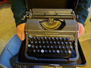 Vintage Underwood Portable Typewriter With Case