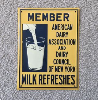 Vintage 1950s American Dairy Association Member York Tin Metal Milk Sign