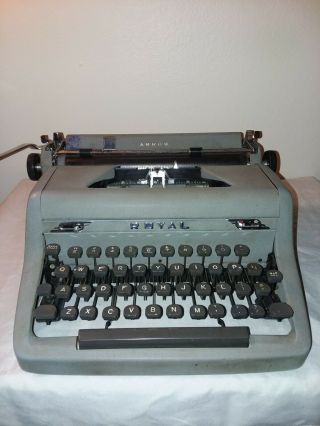 Vintage Royal " Arrow " Typewriter 1952