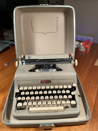 Vintage Royal Quiet Deluxe Typewriter W/ Case