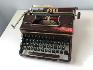 Red Bakelite Voss Typewriter (model 50a) And Case - Qwertz Key Layout