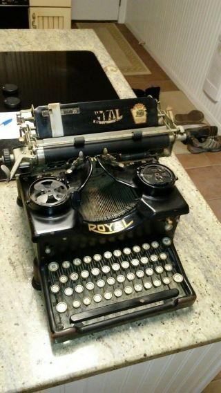 Vintage Royal Typewriter No.  10 Visible Beveled Glass