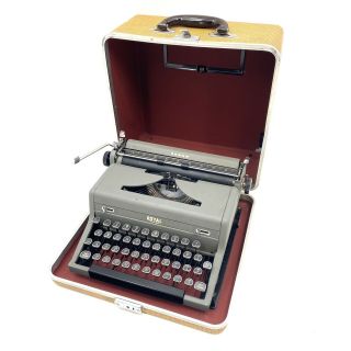 Vintage Royal Quiet Deluxe Portable Typewriter In Tweed Hard Case