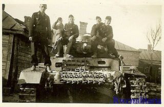 VERY BEST Veteran German Panzer Crew Posed on Their Pzkw.  IV Panzer Tank 2