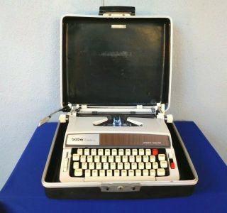 Vintage 1960s Brother Echelon 99 Typewriter W/ Case & Keys Made In Japan