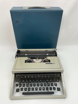 Vintage Olivetti Underwood Dora Typewriter W/case