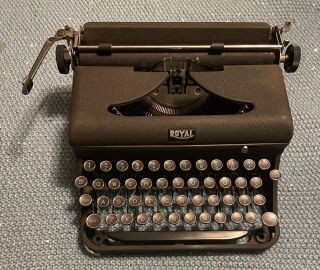 Vintage Royal Typewriter Quiet De Luxe Deluxe Portable With Case