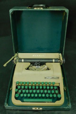 Vintage Underwood Leader Typewriter