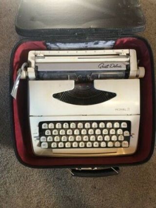 Vintage 1950s Royal Quiet Deluxe Typewriter With Case,  Made In Holland,