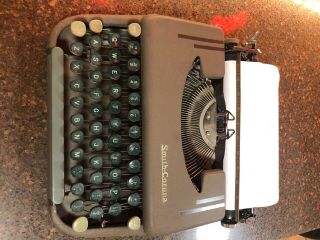 Vintage Smith Corona Skyriter Portable Typewriter With Metal Case