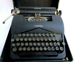 Vtg.  Corona.  Standard.  Typewriter.  Dark Gray.  With Case