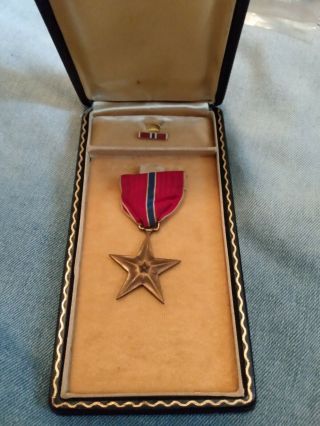 Ww2 Us Bronze Star Medal With Lapel Pin In Coffin Box
