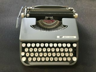 Vintage Smith Corona Skyriter Portable Typewriter With Case.