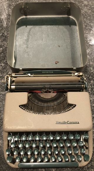 Vintage Smith Corona Skyriter Portable Typewriter With Metal Case - Great