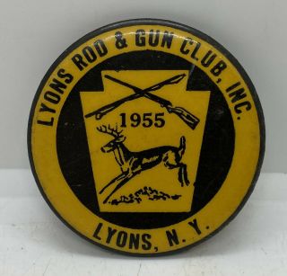 Old Hunting Vintage 1955 Lyons Rod & Gun Club Lyons,  Ny.  Advertising Pin Button