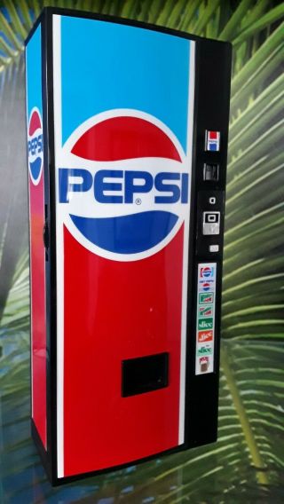 Vintage Pepsi Vending Machine Am/fm Radio,  Soda,  Mountain Dew,  Diet Pepsi.