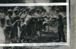 1944 Press Photo Red Cross Worker Gives Water To German Pows In France,  Wwii