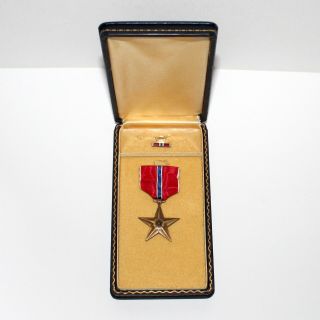 Ww2 Us Medal Heroic Meritorious Achievement Bronze Star And Lapel Pin In Case