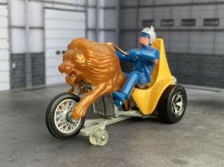 ⭐️vintage Hot Wheels Rrrumblers Centurion W/ Rare Blue Fin Rider & Track Guide⭐️