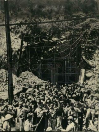 1943 Press Photo Us & Filipino Troops Surrender To Japanese At Corregidor,  Wwii