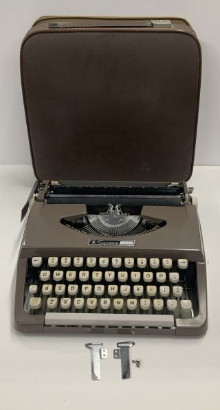 Vintage Montgomery Ward Signature 100 Typewriter With Case Brown Ebk 8012a