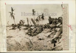 1943 Press Photo Marines On Tarawa Island To Siege Japanese Defenders Of Airport