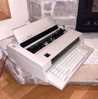 Vintage Ibm Wheelwriter 5 Electric Typewriter Type 674x (11 Keys Don’t Fire)