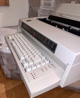 Vintage IBM Wheelwriter 5 Electric Typewriter Type 674X (11 Keys Don’t Fire) 2
