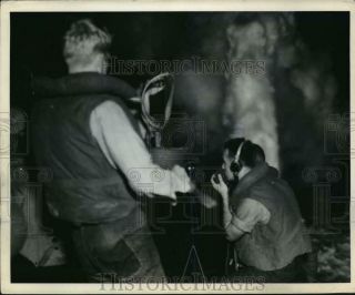 1943 Press Photo Crewmen Of A U.  S.  Pt Boat Send Out A Smoke Screen - Nemo21938
