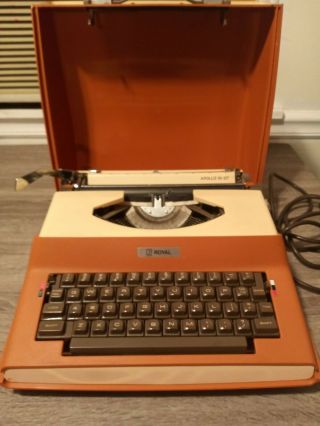 Vintage Royal Litton 1969 Apollo 10 - Gt Portable Typewriter