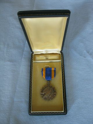 Early Wwii Usaaf Air Medal Wrap Brooch With Case - Ww2