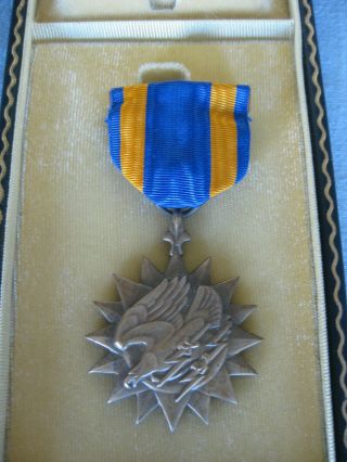 EARLY WWII USAAF AIR MEDAL WRAP BROOCH WITH CASE - WW2 2