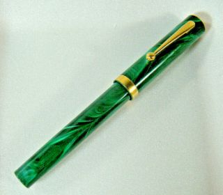 Vintage Sheaffer Jade Green Flat Top Fountain Pen