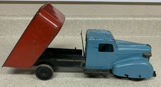1930s Wyandotte Pressed Steel Dump Truck - Blue/Red - Wooden wheels - windup 3