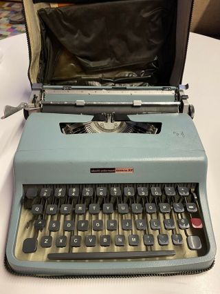 Olivetti Underwood Lettera 32 Vintage Typewriter With Case 1967 Parts