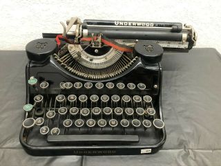 Vintage Black Underwood Universal Typewriter
