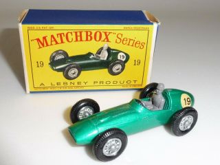 Nr Matchbox Series No 19 Aston Martin Racer With Driver //
